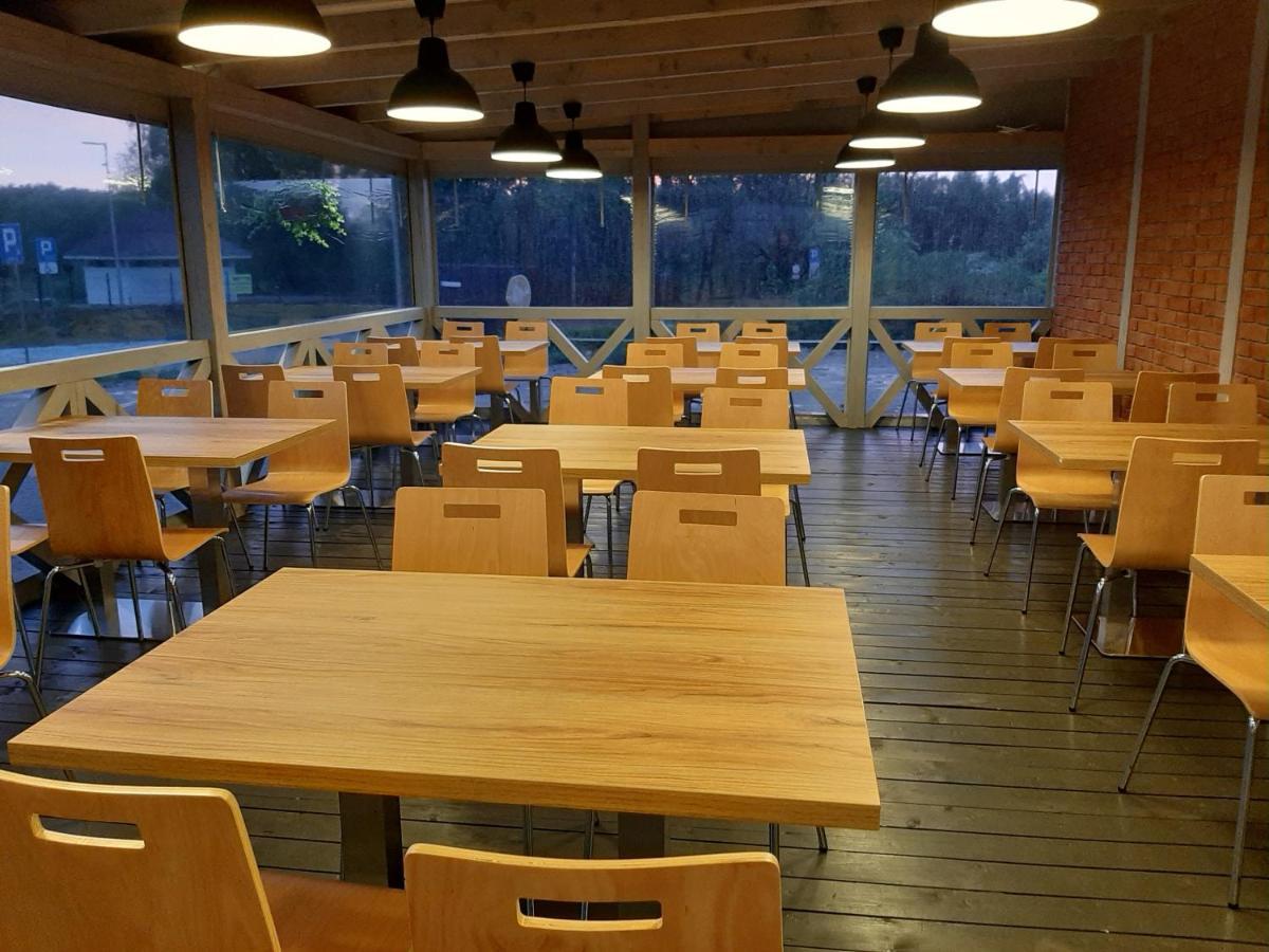 Pensjonat Edana 尤斯托尼莫斯基 外观 照片